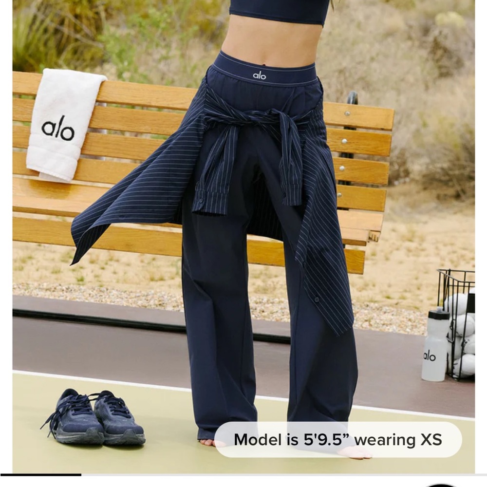 ALO Yoga Women's Suit Up Trouser - Navy M
